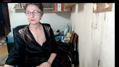 Snapshot of maturekate chatting on 09.20.25 maturekate online show from 09.20.25