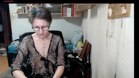 Snapshot of maturekate chatting on 09.23.25 maturekate online show from 09.23.25