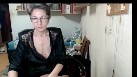 Snapshot of maturekate chatting on 09.25.25 maturekate online show from 09.25.25