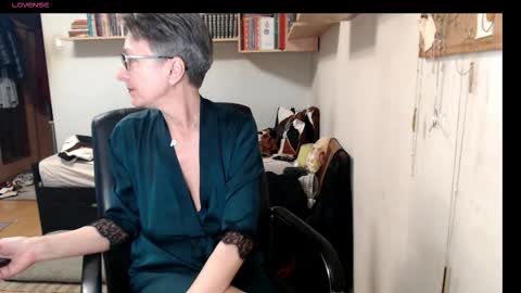 Snapshot of maturekate chatting on 10.01.25 maturekate online show from 10.01.25