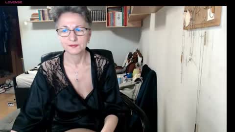 Snapshot of maturekate chatting on 10.05.25 maturekate online show from 10.05.25