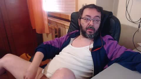 Snapshot of max818k chatting on 12.29.24 Max online show from 12.29.24