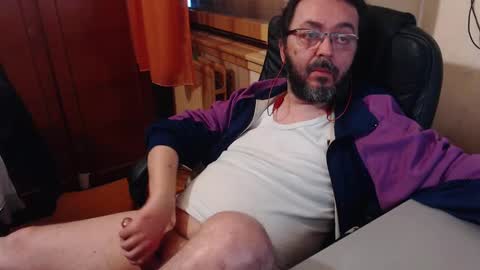 Snapshot of max818k chatting on 12.29.24 Max online show from 12.29.24