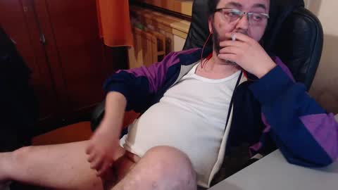 Snapshot of max818k chatting on 01.05.25 Max online show from 01.05.25