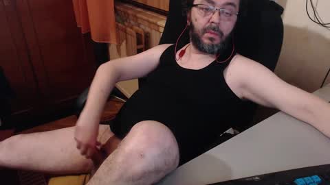 Snapshot of max818k chatting on 02.27.25 Max online show from 02.27.25