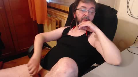 Snapshot of max818k chatting on 03.01.25 Max online show from 03.01.25