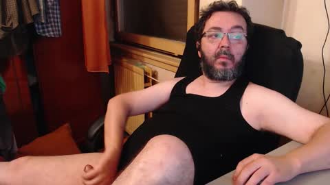 Snapshot of max818k chatting on 09.27.25 Max online show from 09.27.25