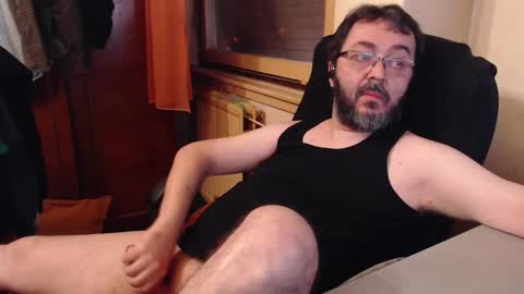 Snapshot of max818k chatting on 10.14.25 Max online show from 10.14.25