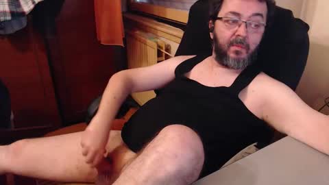 Snapshot of max818k chatting on 10.19.25 Max online show from 10.19.25