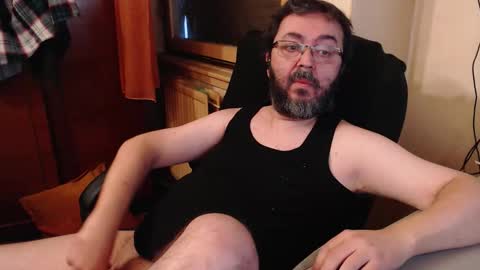 Snapshot of max818k chatting on 10.25.25 Max online show from 10.25.25