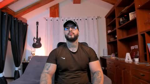 Snapshot of max_dic1 chatting on 09.22.25 max D. online show from 09.22.25