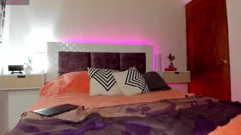 Snapshot of maxianomal chatting on 02.05.25 Max online show from 02.05.25