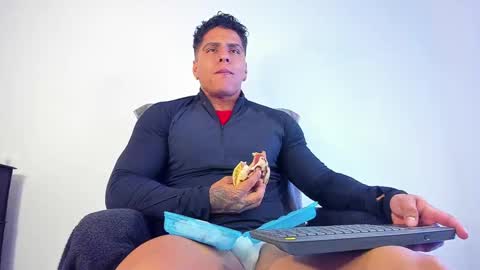 Snapshot of maximoscott_ chatting on 02.12.25 Maximoscott online show from 02.12.25