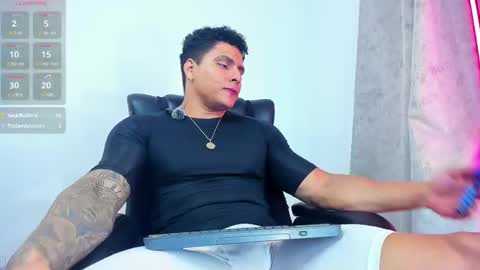 Snapshot of maximoscott_ chatting on 03.01.25 Maximoscott online show from 03.01.25