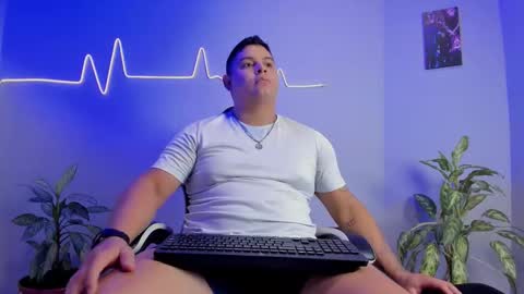 Snapshot of maximussteel_ chatting on 11.02.25 Maximus online show from 11.02.25