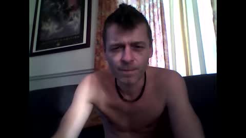Snapshot of maxthewolf chatting on 10.09.25 MaxTheWolf online show from 10.09.25