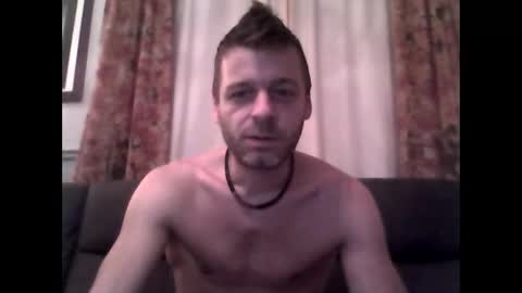 Snapshot of maxthewolf chatting on 10.19.25 MaxTheWolf online show from 10.19.25