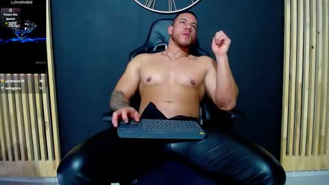 Snapshot of maxxxpowerful chatting on 02.19.25 maxxxpowerful online show from 02.19.25