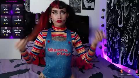 Snapshot of mayaredd chatting on 10.31.25 mayaredd online show from 10.31.25