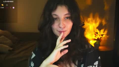 Snapshot of maymary_ chatting on 10.27.25 Mary  . online show from 10.27.25