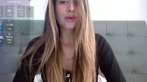 Snapshot of mecute1 chatting on 10.14.25 mecute1 online show from 10.14.25