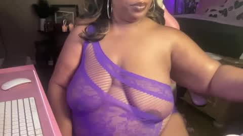 Snapshot of meetsouthernpeach chatting on 11.02.25 Southern Peach online show from 11.02.25