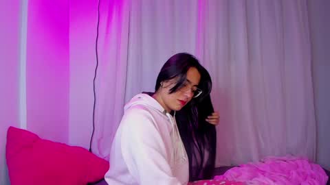 Snapshot of megan_vwv chatting on 12.02.24 megan online show from 12.02.24