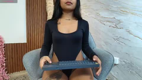  M E G A N  online show from 10.16.25