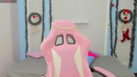 Snapshot of meganqueen2 chatting on 12.30.24 Megan Queen online show from 12.30.24