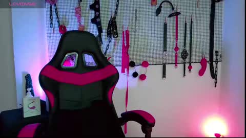 Snapshot of meggan_greey chatting on 12.01.24 Your best slave online show from 12.01.24