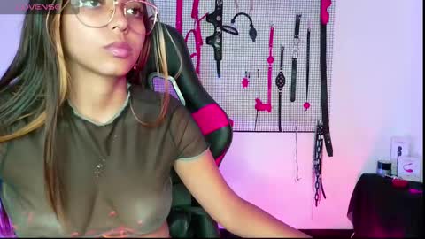 Snapshot of meggan_greey chatting on 12.14.24 Your best slave online show from 12.14.24