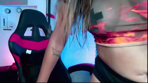 Snapshot of meggan_greey chatting on 01.03.25 Your best slave online show from 01.03.25