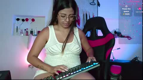 Snapshot of meggan_greey chatting on 01.20.25 Your best slave online show from 01.20.25