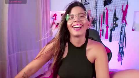 Snapshot of meggan_greey chatting on 09.23.25 Your best slave online show from 09.23.25