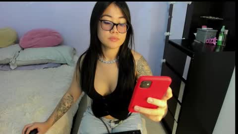 Snapshot of megumi3 chatting on 10.18.25 megumi3 online show from 10.18.25