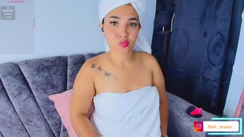    Independent model online show from 10.17.25