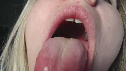 Snapshot of melissa__ray chatting on 12.13.24 Melissa Ray online show from 12.13.24