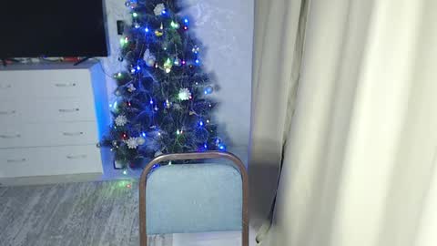 Snapshot of melissa__ray chatting on 12.21.24 Melissa Ray online show from 12.21.24