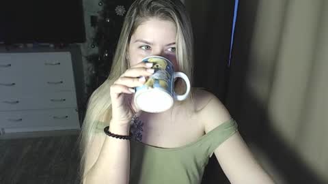 Snapshot of melissa__ray chatting on 12.23.24 Melissa Ray online show from 12.23.24