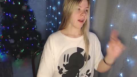 Snapshot of melissa__ray chatting on 12.30.24 Melissa Ray online show from 12.30.24