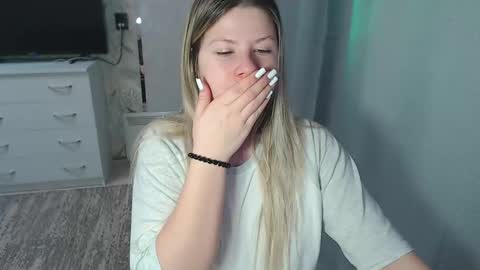 Snapshot of melissa__ray chatting on 02.10.25 Melissa Ray online show from 02.10.25