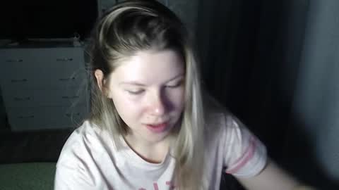 Snapshot of melissa__ray chatting on 02.21.25 Melissa Ray online show from 02.21.25