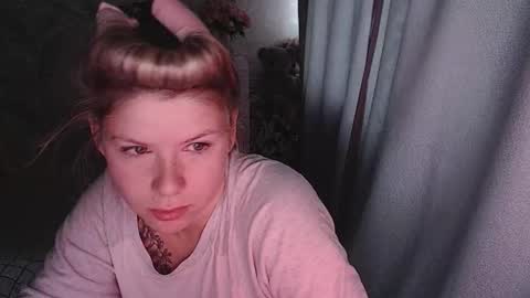 Snapshot of melissa__ray chatting on 10.25.25 Melissa Ray online show from 10.25.25