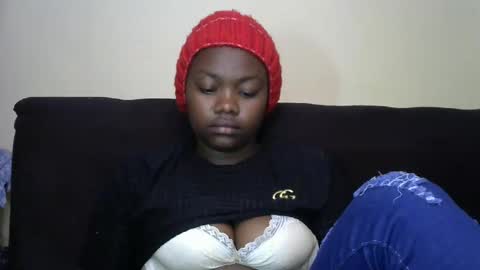 Snapshot of mellcy chatting on 03.08.25 mell online show from 03.08.25