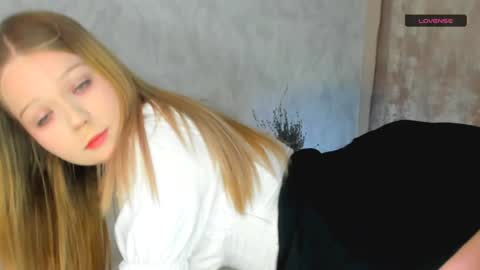 Snapshot of melmooon chatting on 12.02.24 MelMooon online show from 12.02.24