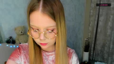 Snapshot of melmooon chatting on 01.09.25 MelMooon online show from 01.09.25