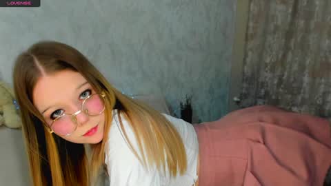 Snapshot of melmooon chatting on 01.28.25 MelMooon online show from 01.28.25