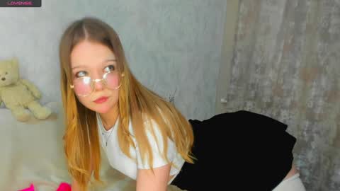 Snapshot of melmooon chatting on 02.03.25 MelMooon online show from 02.03.25