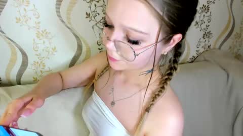 Snapshot of melmooon chatting on 09.09.25 MelMooon online show from 09.09.25