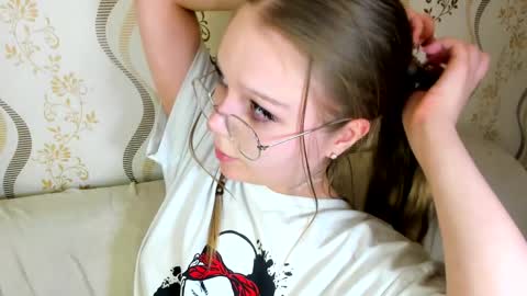 Snapshot of melmooon chatting on 09.15.25 MelMooon online show from 09.15.25